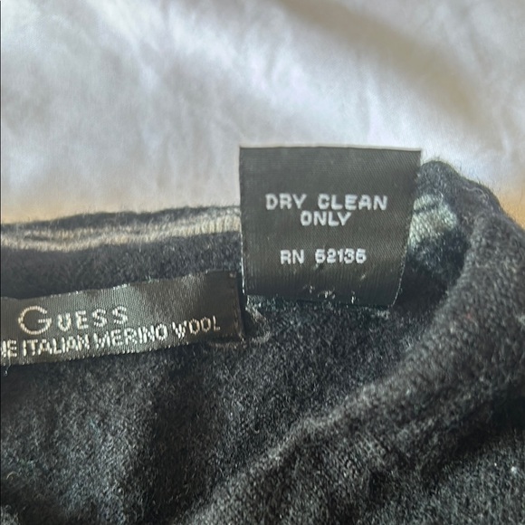 Guess Black Crewneck Sweater Classic Knit Design - Picture 6 of 10